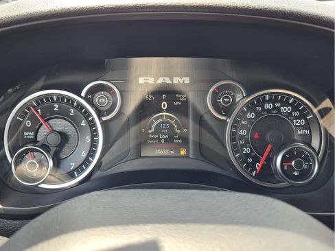 Used 2022 RAM 2500 Tradesman w/ Chrome Appearance Group RWD image 11