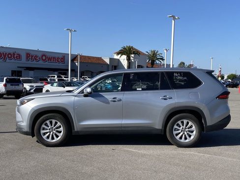 Used 2025 Toyota Grand Highlander AWD image 2