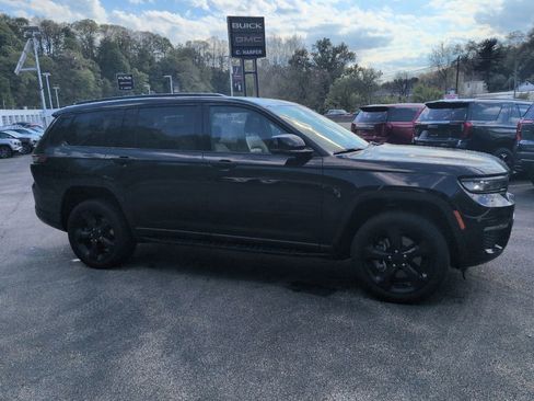 Used 2024 Jeep Grand Cherokee L Limited w/ Black Appearance Package AWD/4WD image 4