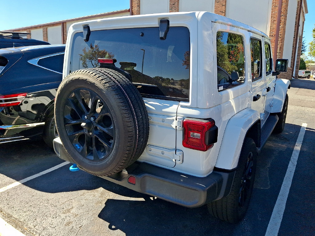 Used 2023 Jeep Wrangler Unlimited Sahara w/ Cold Weather Group AWD/4WD image 8