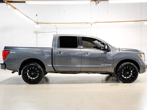 Used 2021 Nissan Titan SV w/ SV Convenience Package AWD/4WD image 7