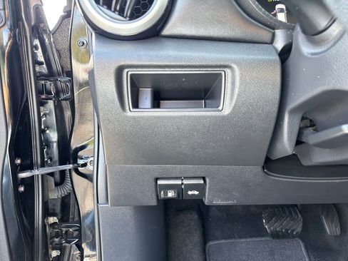 Used 2020 Nissan Versa SR FWD image 23