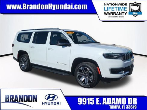 Used 2024 Jeep Wagoneer L Series II w/ Flexible Seating Group image 1