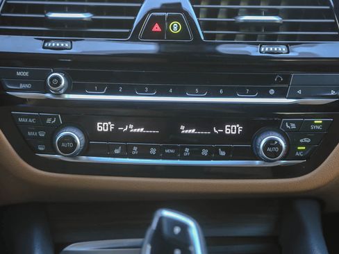 Certified 2023 BMW 530e w/ Convenience Package image 10