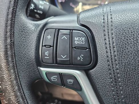 Used 2016 Toyota Highlander LE AWD/4WD image 27