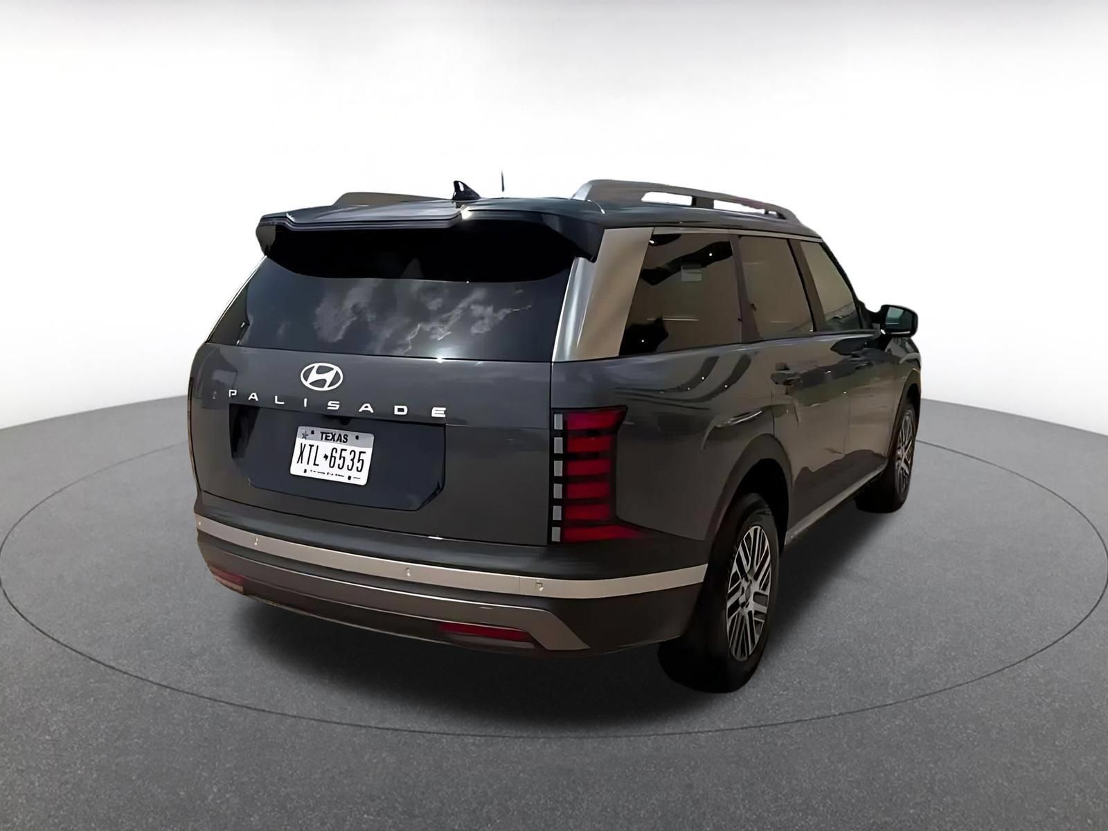 Used 2026 Hyundai Palisade SEL FWD image 13