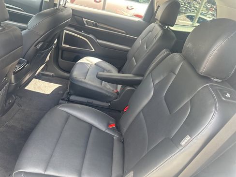 Used 2023 Kia Telluride S image 9