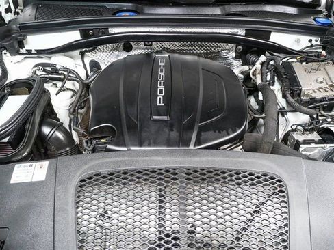 Certified 2019 Porsche Macan image 36