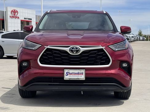Used 2023 Toyota Highlander XLE image 7