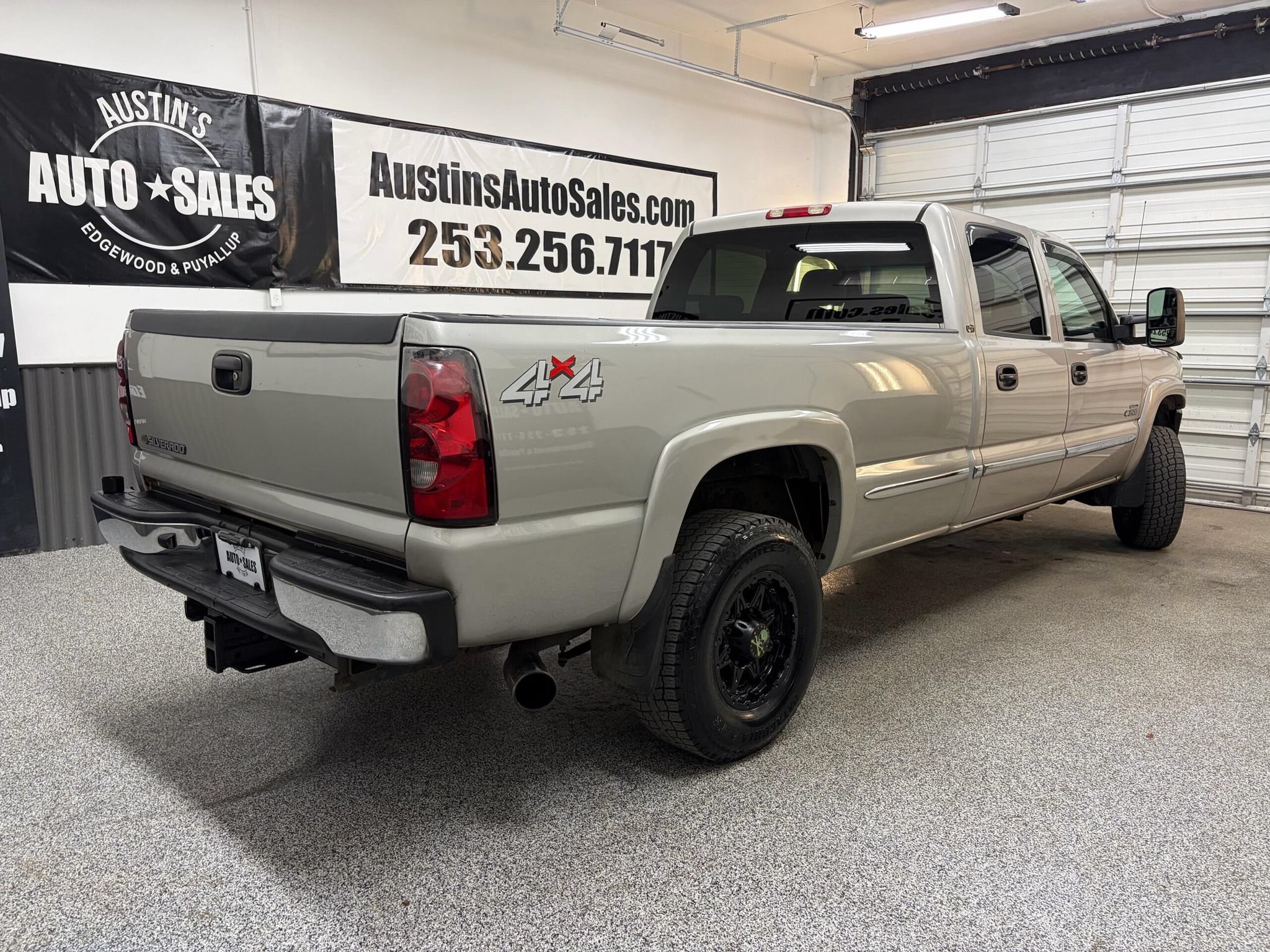 Used 2007 Chevrolet Silverado 3500 LT w/ Heavy-Duty Power Package AWD/4WD image 3