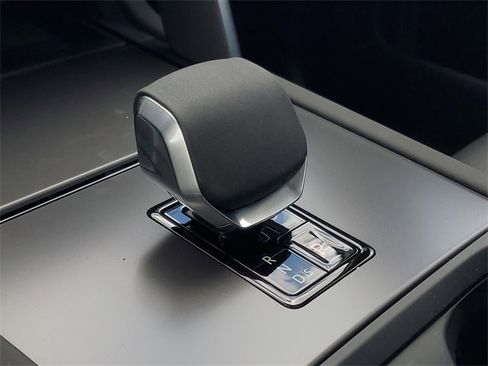 Certified 2025 Land Rover Discovery Sport Dynamic SE image 33