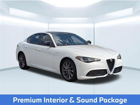 Used 2024 Alfa Romeo Giulia Ti AWD/4WD image 10