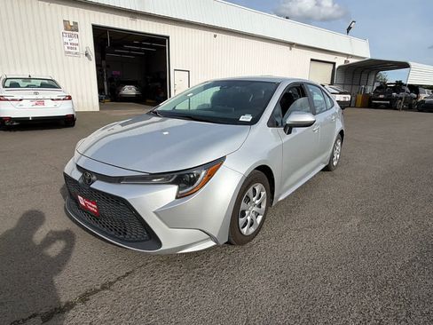 Used 2021 Toyota Corolla LE FWD image 2