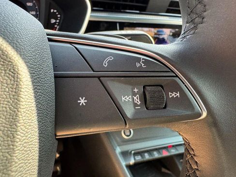 Used 2025 Audi Q3 2.0T Premium w/ Convenience Package image 19