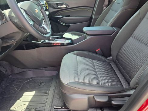 Used 2025 Chevrolet Trax LT w/ Driver Confidence Package FWD image 10