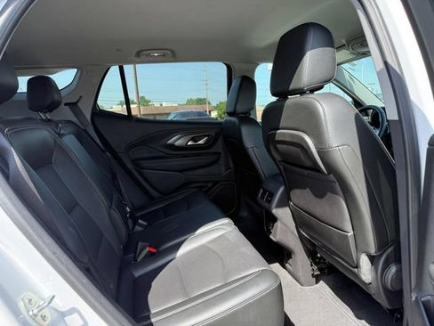 Used 2024 GMC Terrain SLT AWD/4WD image 13