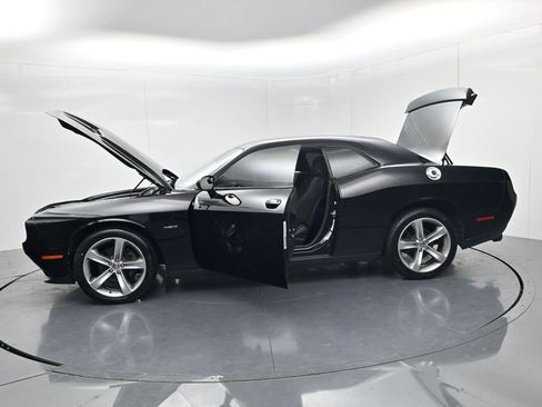 Used 2016 Dodge Challenger R/T RWD image 60