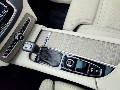 Certified 2022 Volvo XC90 T6 Inscription w/ Advanced Package image 24