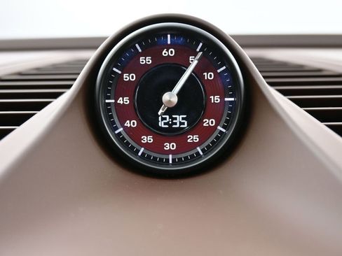 Used 2025 Porsche Macan 4 Electric image 25