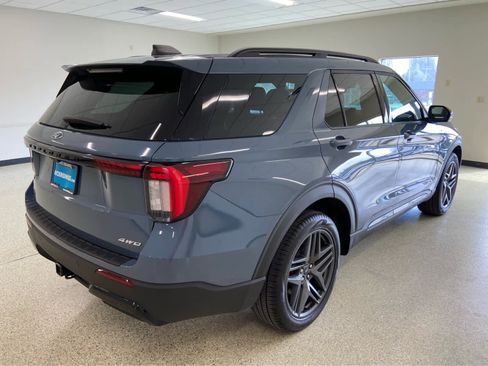 Used 2025 Ford Explorer ST-Line w/ Premium Package AWD/4WD image 7