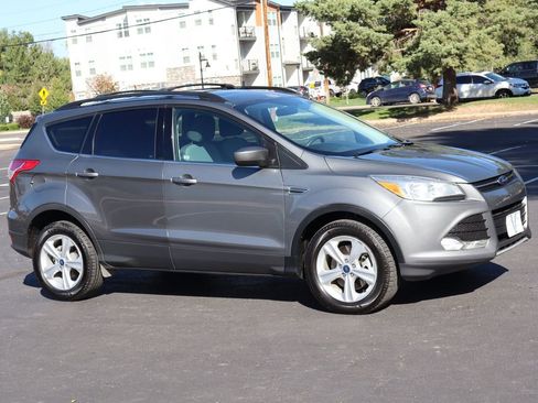 Used 2013 Ford Escape SE image 2