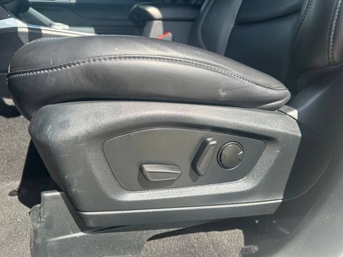 Used 2023 Ford Explorer XLT w/ Equipment Group 202A RWD image 12