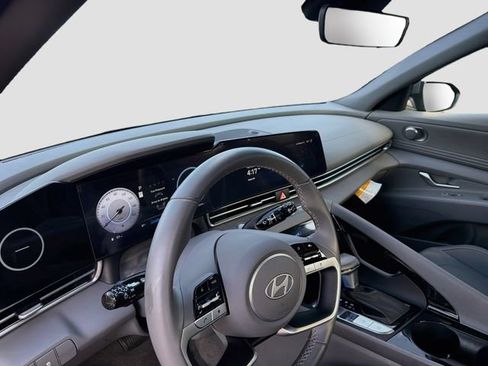 Certified 2025 Hyundai Elantra SEL FWD image 9