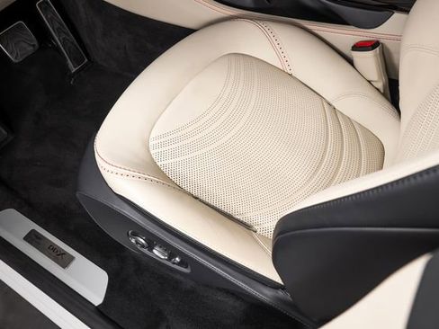 Used 2023 Aston Martin DBX AWD/4WD image 18