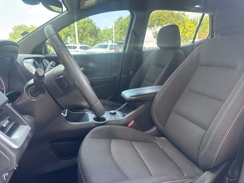 Used 2023 GMC Terrain SLE w/ Driver Convenience Package FWD image 16