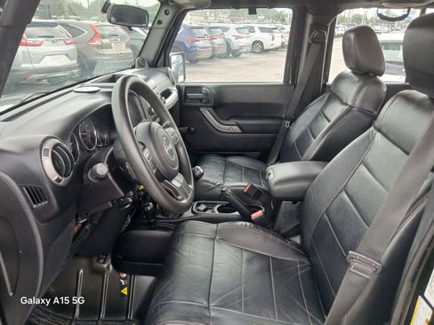Used 2012 Jeep Wrangler Unlimited Sport AWD/4WD image 9