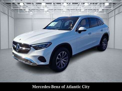 Used 2026 Mercedes-Benz GLC 300 4MATIC image 2