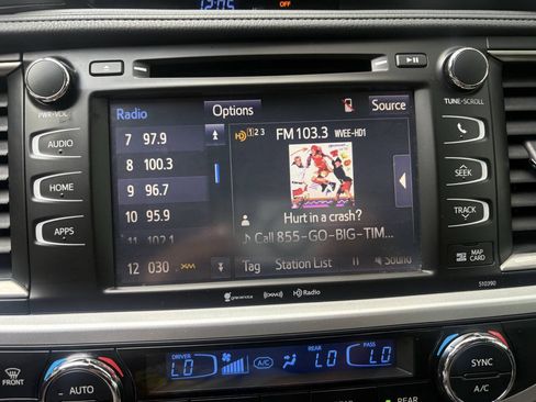 Used 2019 Toyota Highlander XLE FWD image 33