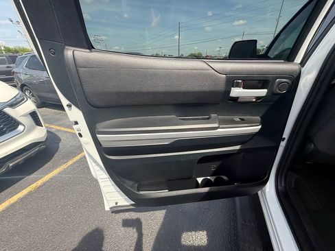 Used 2016 Toyota Tundra SR5 w/ SR5 Upgrade Package image 18