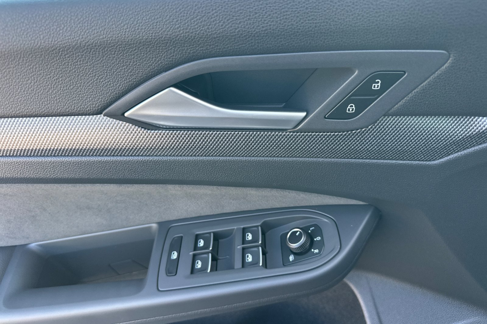 New 2026 Volkswagen GTI SE FWD image 9