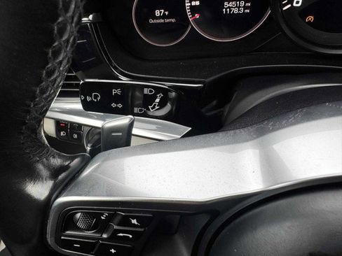 Used 2017 Porsche Panamera image 24