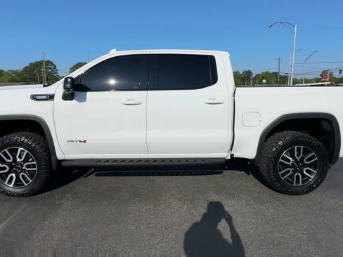 Used 2024 GMC Sierra 1500 AT4 w/ Technology Package AWD/4WD image 5