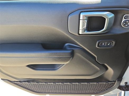 Used 2022 Jeep Gladiator Willys image 14