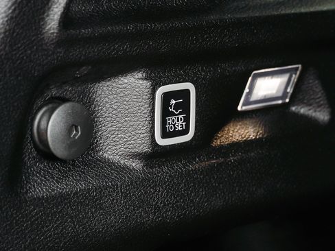 Used 2024 Jeep Grand Cherokee L Altitude AWD/4WD image 15