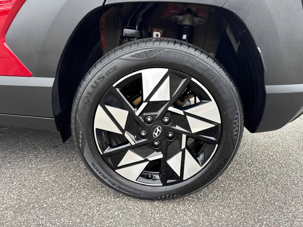 Used 2024 Hyundai Kona SEL AWD/4WD image 32