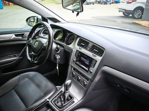 Used 2015 Volkswagen Golf SE FWD image 18
