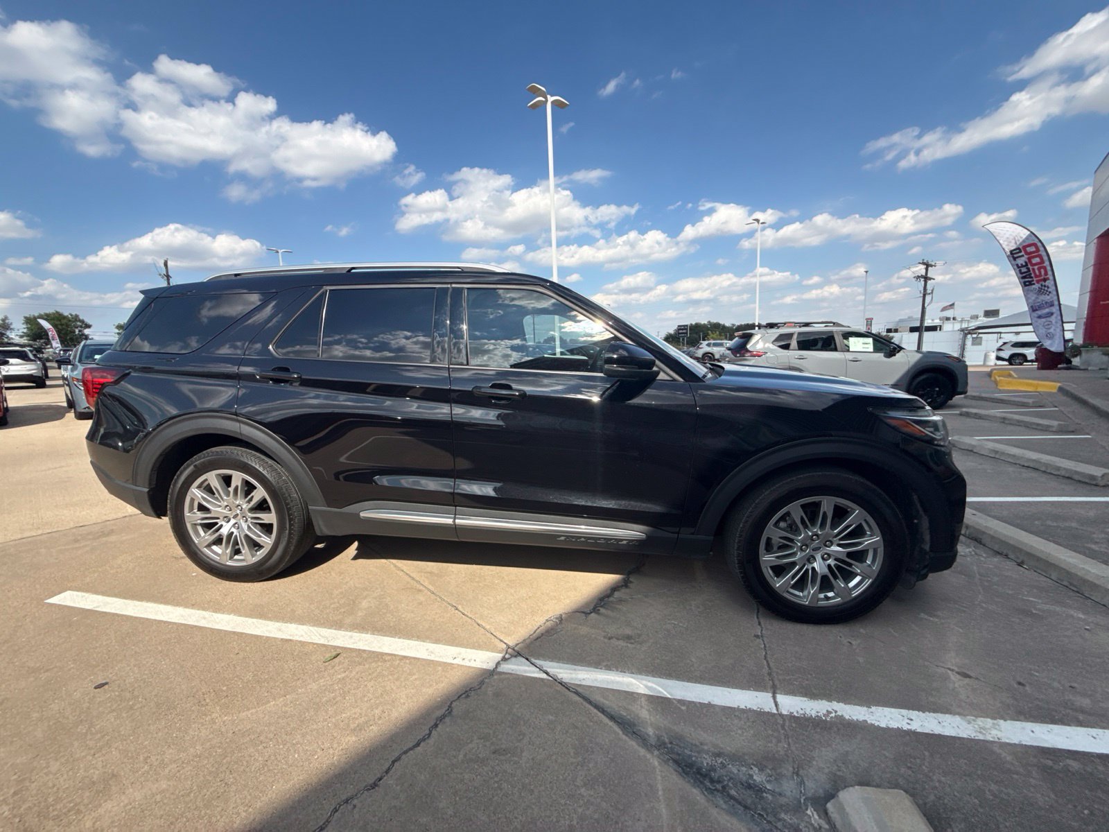 Used 2025 Ford Explorer Platinum RWD image 3