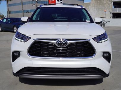 New 2026 Toyota Highlander Platinum