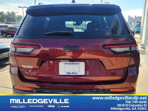 New 2024 Jeep Grand Cherokee L Altitude image 10