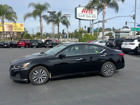Used 2025 Nissan Altima 2.5 SV image 3