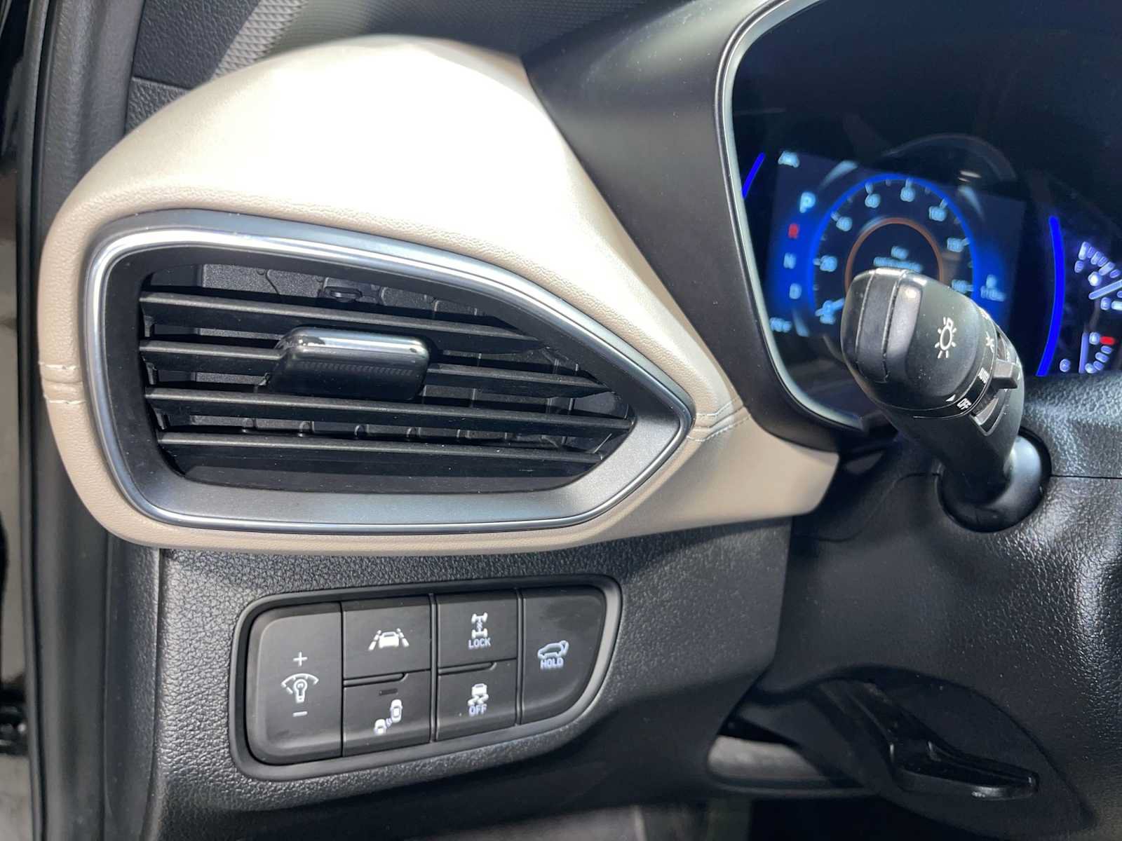 Used 2020 Hyundai Santa Fe Limited AWD/4WD image 24