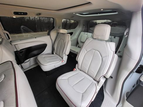 Used 2020 Chrysler Pacifica Limited image 14