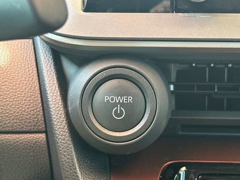 Used 2025 Toyota Prius Plug-In Hybrid image 23