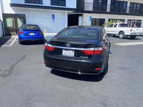 Used 2013 Lexus ES 300h w/ Luxury Pkg FWD image 7