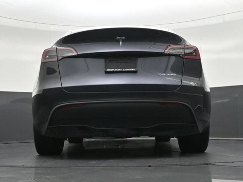 Used 2024 Tesla Model Y Long Range AWD/4WD image 29