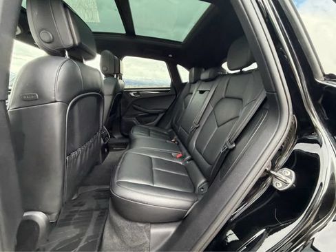 Used 2018 Porsche Macan AWD/4WD image 19